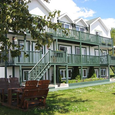 Hotel Sous La Croix 152725 Tadoussac Exterior foto