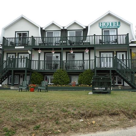 Hotel Sous La Croix 152725 Tadoussac Exterior foto