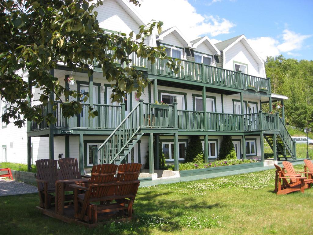 Hotel Sous La Croix 152725 Tadoussac Exterior foto