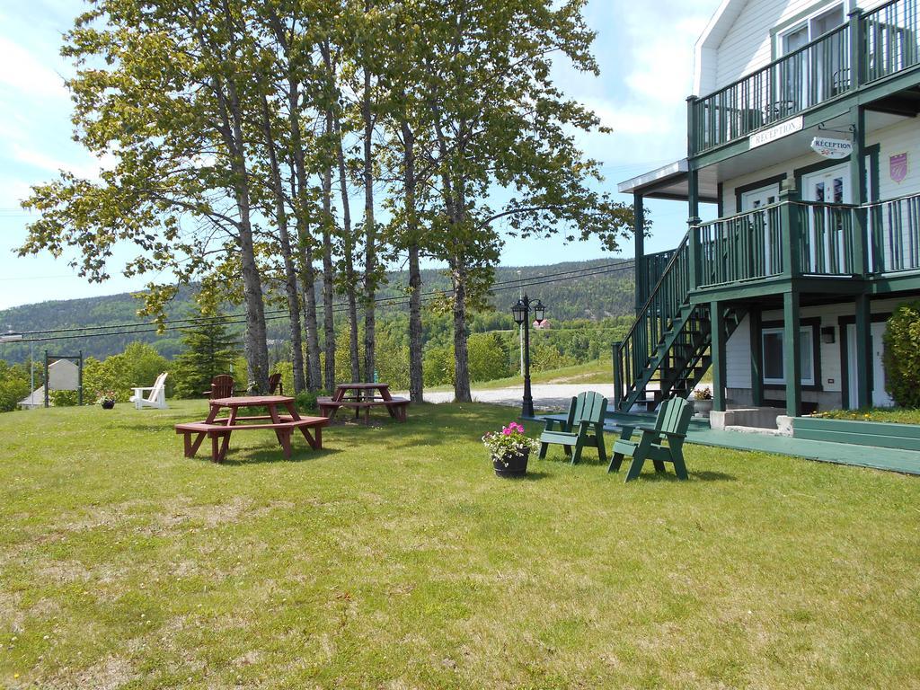 Hotel Sous La Croix 152725 Tadoussac Exterior foto