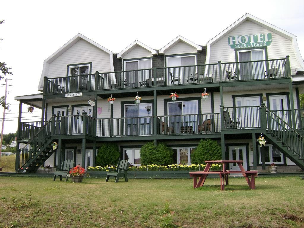Hotel Sous La Croix 152725 Tadoussac Exterior foto