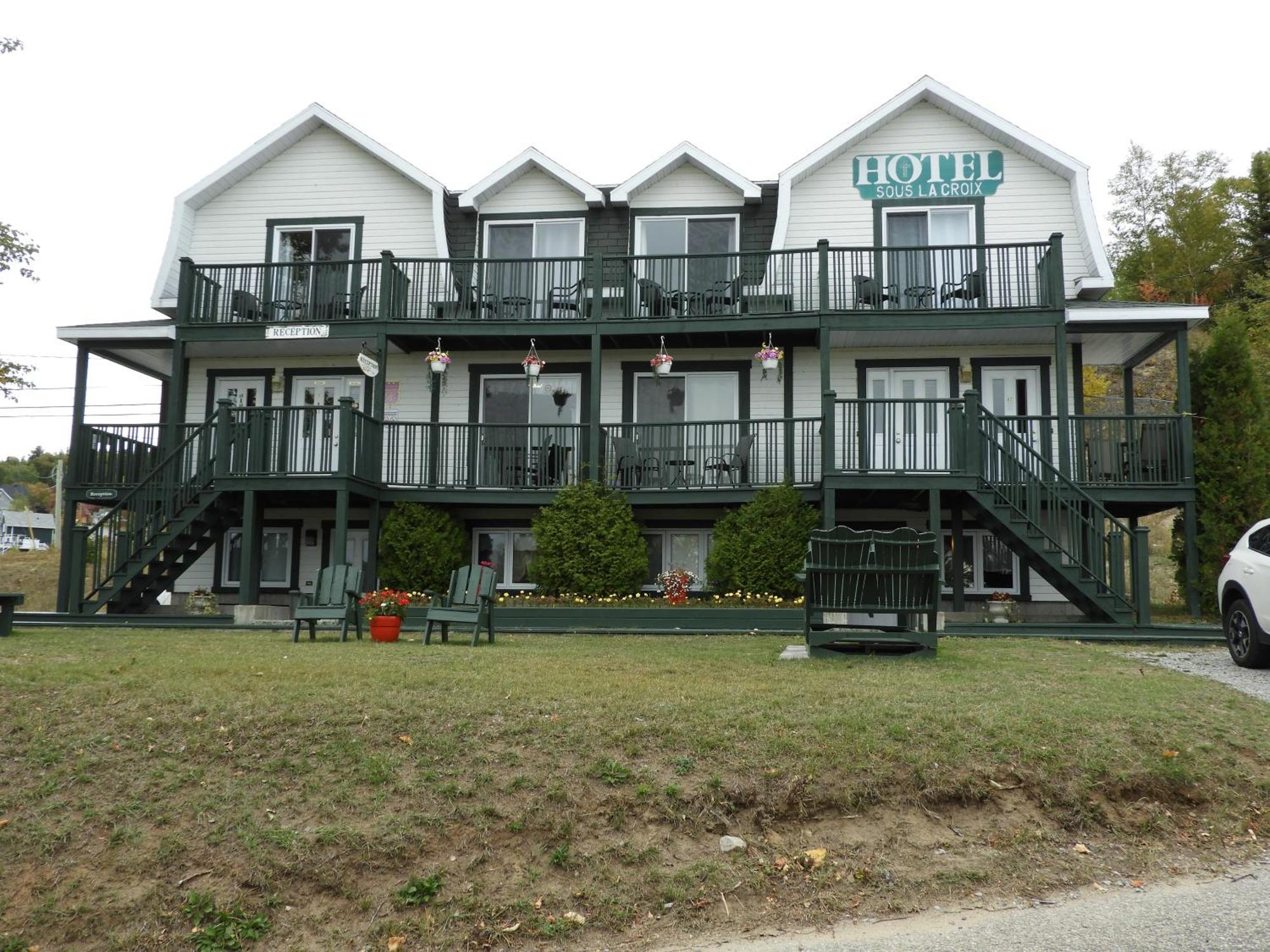 Hotel Sous La Croix 152725 Tadoussac Exterior foto