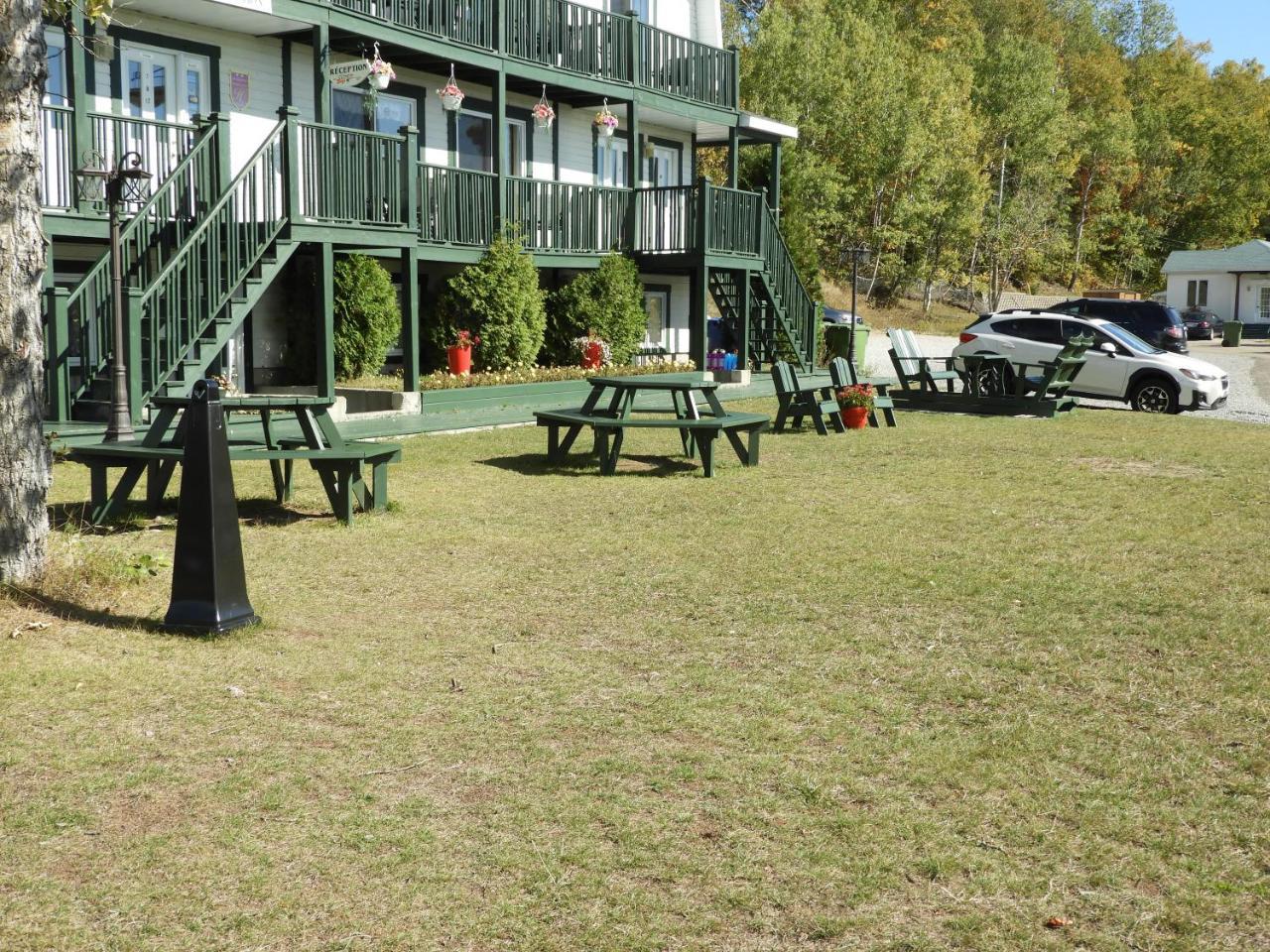 Hotel Sous La Croix 152725 Tadoussac Exterior foto