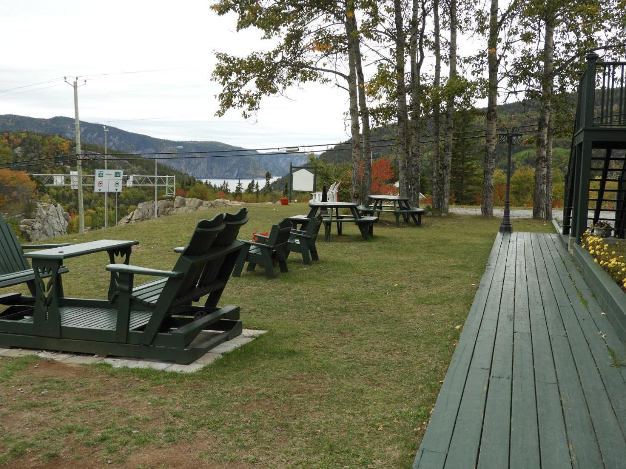 Hotel Sous La Croix 152725 Tadoussac Exterior foto